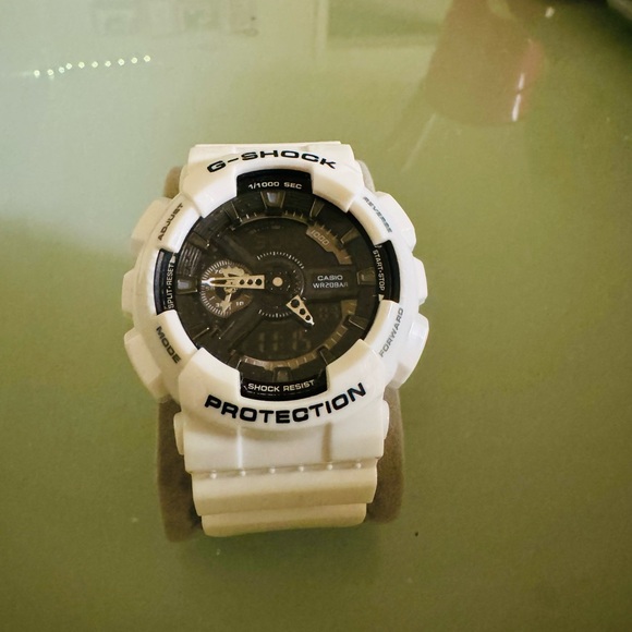 G-SHOCK CASIO WHITE-BLACK DIAL - Picture 5 of 13